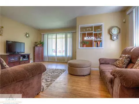 2103 Dillingham Ave, Lansing, MI 48906 photo 2