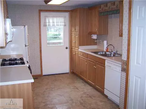 219 Logan, Sunfield, MI 48890 photo 9
