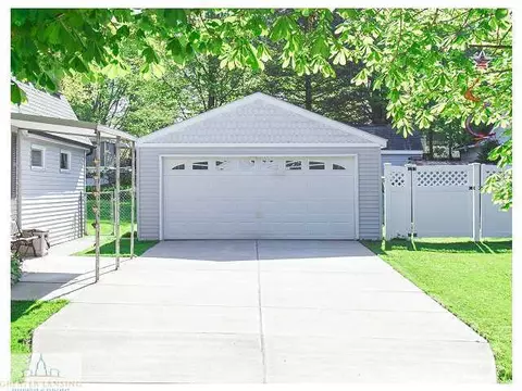 5833 Hilliard Rd, Lansing, MI 48911 photo 4