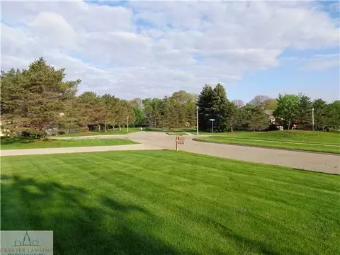 6751 Springtree Ln, Lansing, MI 48917 photo 2