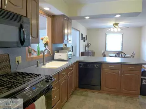 9210 Coleman, Haslett, MI 48840 photo 4