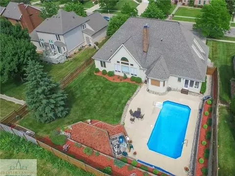2115 Walmar Dr, Lansing, MI 48917 photo 2