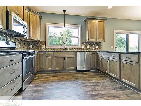 1082 Oakwood Dr, Dewitt, MI 48820 photo 13