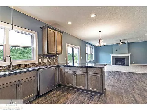 1082 Oakwood Dr, Dewitt, MI 48820 photo 9