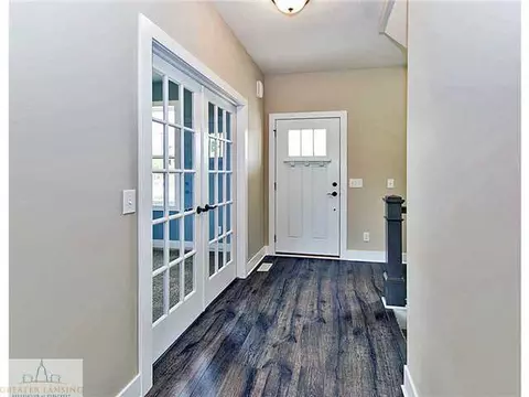 1082 Oakwood Dr, Dewitt, MI 48820 photo 2