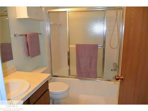 5886 Okemos, Haslett, MI 48840 photo 16