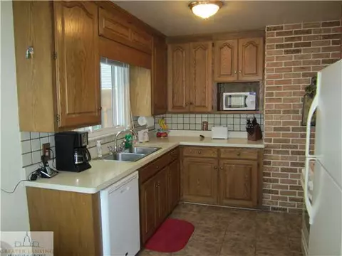 907 Pendleton Dr, Lansing, MI 48917 photo 6