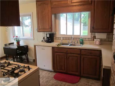 907 Pendleton Dr, Lansing, MI 48917 photo 5