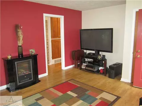 907 Pendleton Dr, Lansing, MI 48917 photo 4