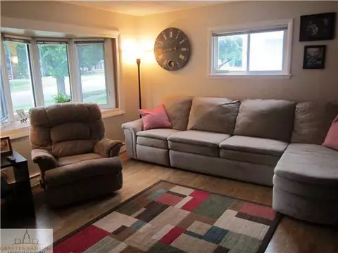 907 Pendleton Dr, Lansing, MI 48917 photo 3
