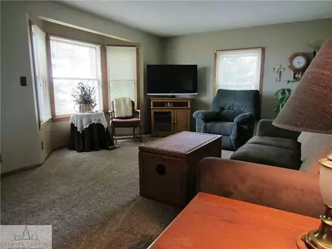 572 W Hayes Rd, Ithaca, MI 48847 photo 2