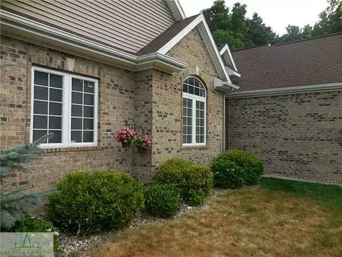 2130 Arbor Meadows Dr, Dewitt, MI 48820 photo 2