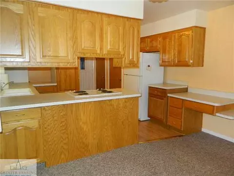 15090 Pinehurst, Lansing, MI 48906 photo 5