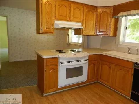 15090 Pinehurst, Lansing, MI 48906 photo 3