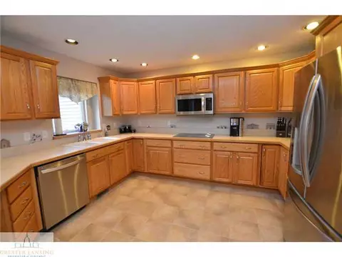 96 Three Oaks, Okemos, MI 48864 photo 3