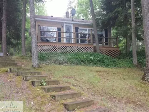 3237 Lakeview Dr, Harrison, MI 48625 photo 1