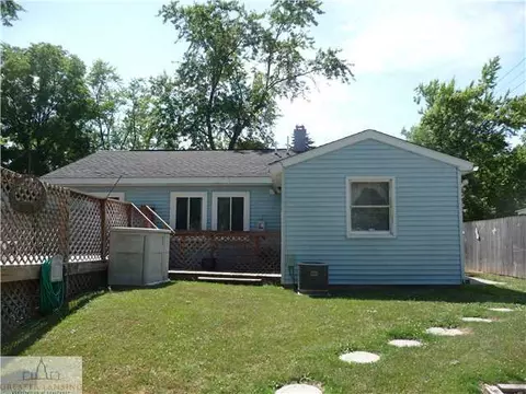 3104 Sheffer Ave, Lansing, MI 48906 photo 2
