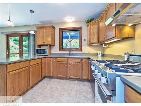 3965 Camperdown Dr, Lansing, MI 48911 photo 10