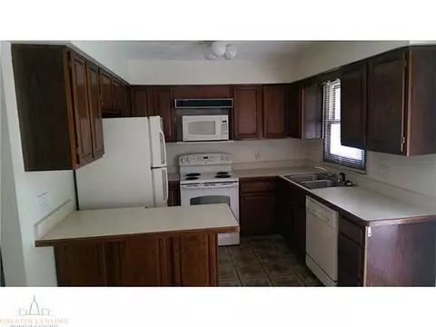 1144 Bennington, Lansing, MI 48917 photo 3