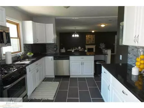 112 Webb Dr, Dewitt, MI 48820 photo 8