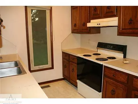 200 Manchester, Dewitt, MI 48820 photo 6
