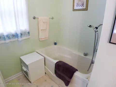 600 E Holmes Rd, Lansing, MI 48910 photo 9