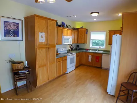 600 E Holmes Rd, Lansing, MI 48910 photo 2