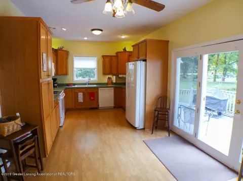 600 E Holmes Rd, Lansing, MI 48910 photo 3