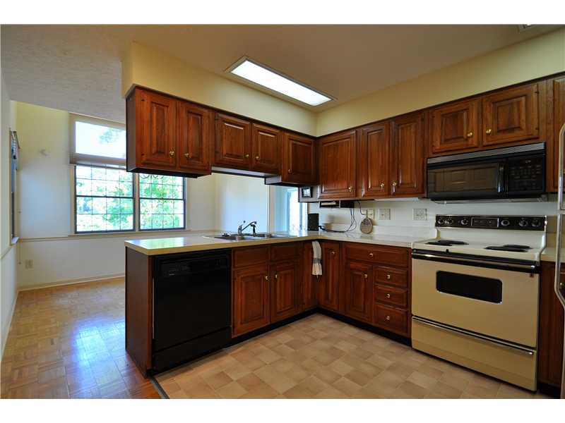 2244 E Cape Cod Dr, Bloomington, IN 47401 photo 3