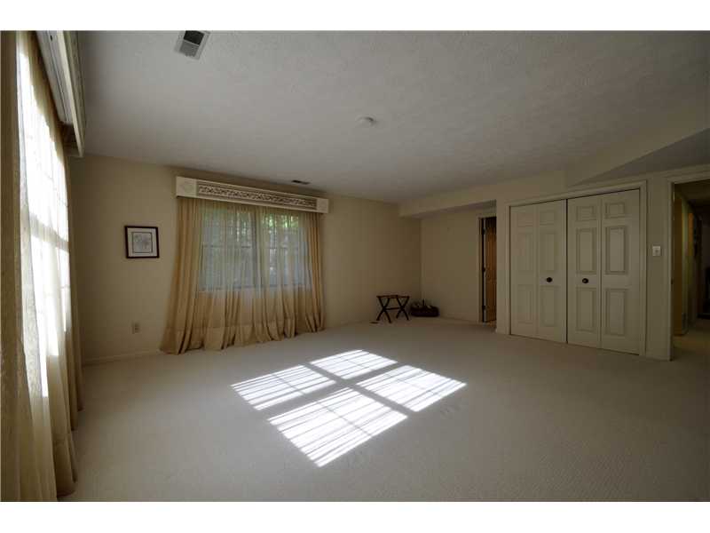 2244 E Cape Cod Dr, Bloomington, IN 47401 photo 6