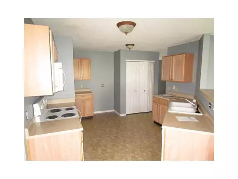 8316 S Firefly Dr, Pendleton, IN 46064 photo 4