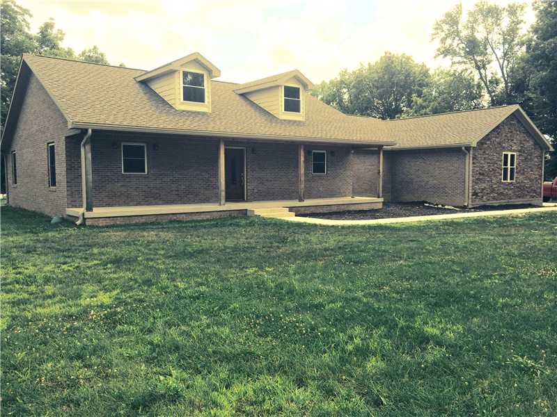 215 E Maple St, Roachdale, IN 46172 photo 1