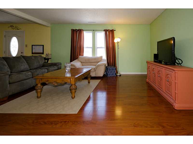 8403 S Firefly Dr, Pendleton, IN 46064 photo 3