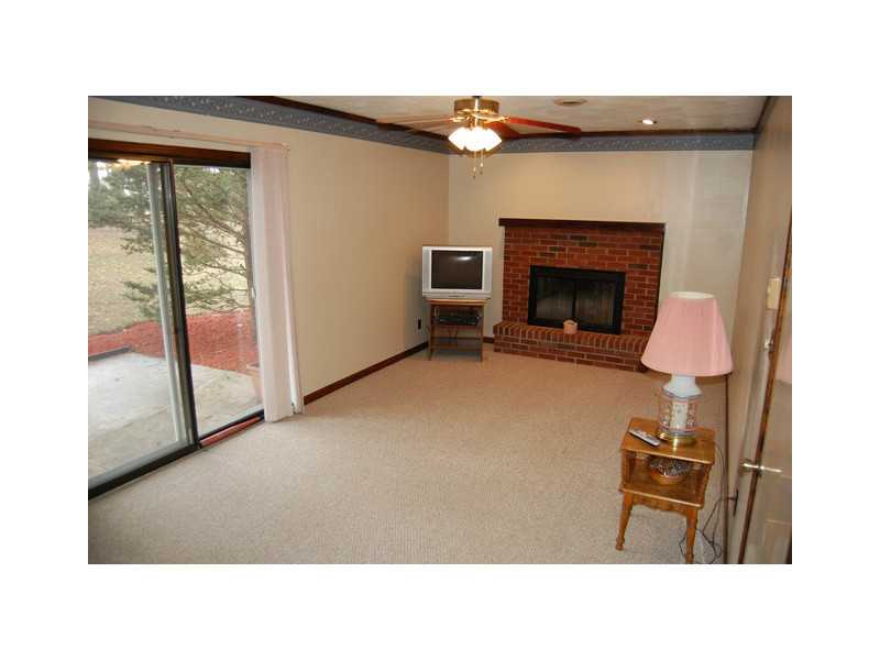 123 E Michelle Ln, Pendleton, IN 46064 photo 2