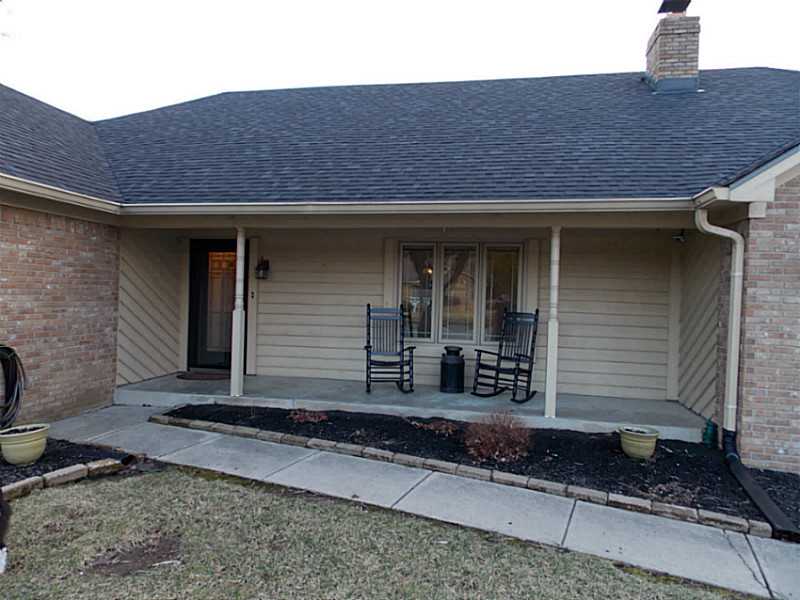523 Summit Dr, Plainfield, IN 46168 photo 2