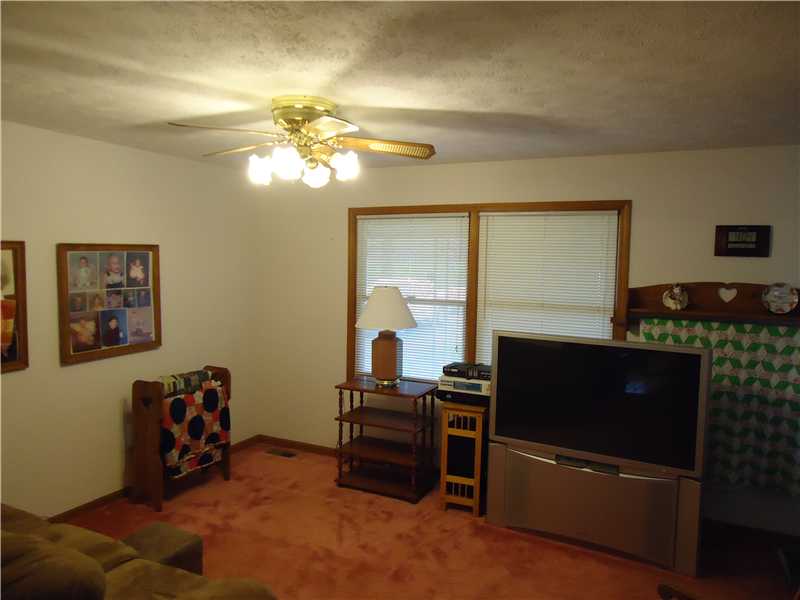 4695 E 75, Franklin, IN 46131 photo 3
