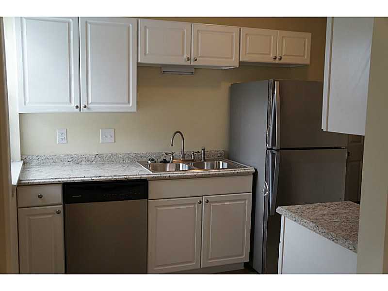 530 Sutherland Ave #d, Indianapolis, IN 46205 photo 2