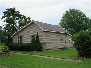 401 E Franklin St, Colfax, IN 46035 photo 2
