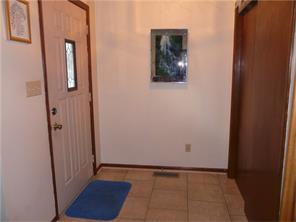 108 N Fairfield Ln, Pendleton, IN 46064 photo 2