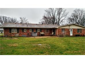1030 Beechtree Dr, Columbus, IN 47203 photo 2
