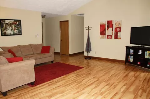 519 Summit Dr, Plainfield, IN 46168 photo 3