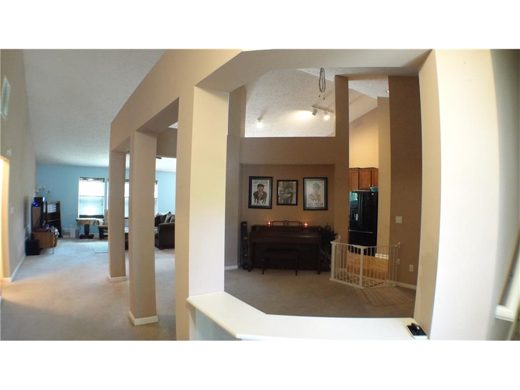 1345 Softwind Dr, Indianapolis, IN 46260 photo 4