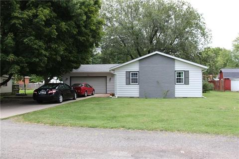 733 Center, Pendleton, IN 46064 photo 1