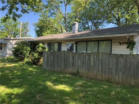 4702 Thrush Dr, Indianapolis, IN 46222 photo 1