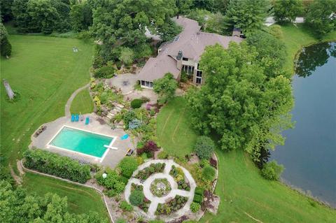2225 E Maple Turn Rd, Martinsville, IN 46151