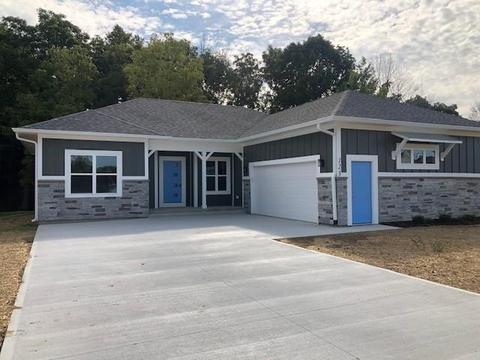 123 E Oak St, Roachdale, IN 46172 photo 1
