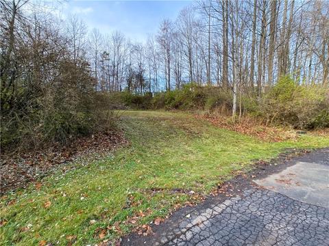 110 120 Crescent Creek Dr, New Castle, IN 47362
