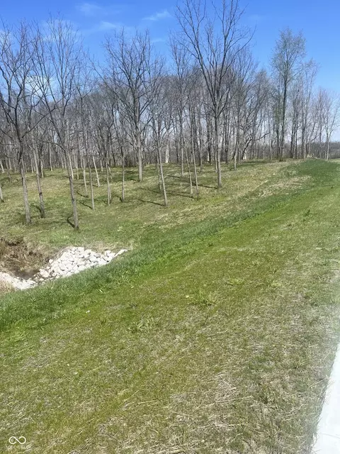 5498 Gibbs Rd, Plainfield, IN 46168