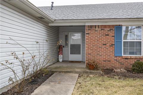 137 Canterbury Rd, Pendleton, IN 46064 photo 2