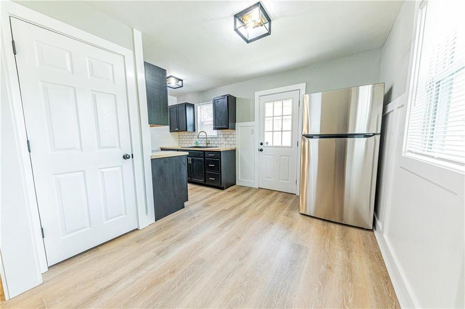  326 S Webster Ave, Indianapolis, IN 46219 photo 5